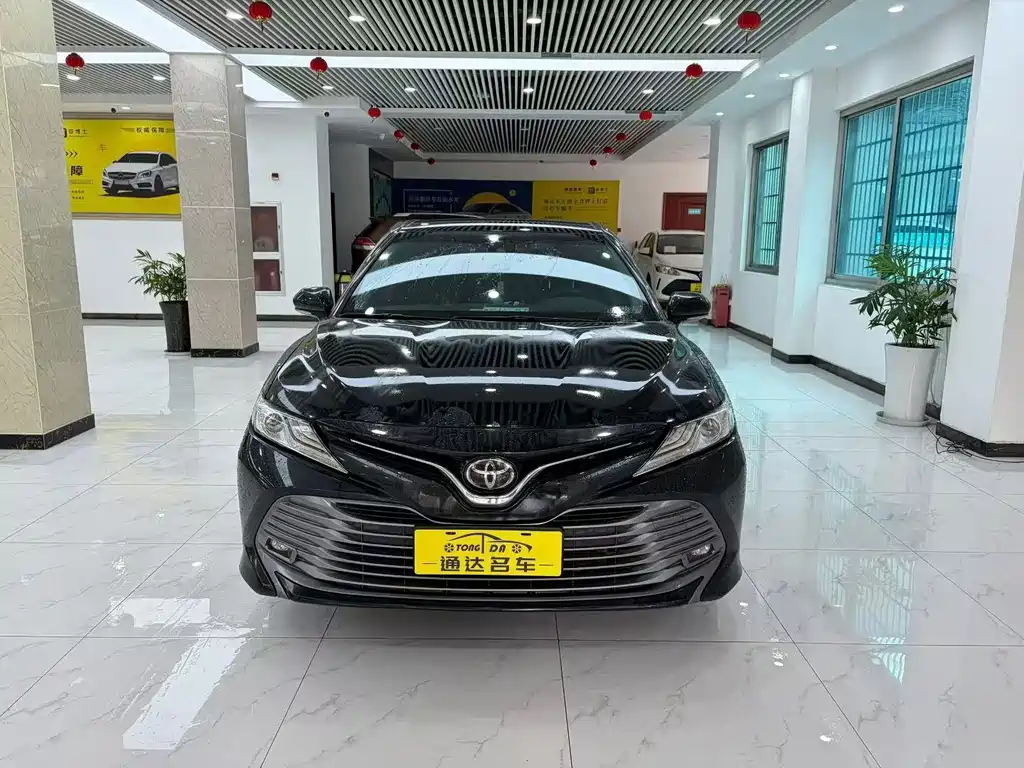 Toyota Camry 2021 — фото 1