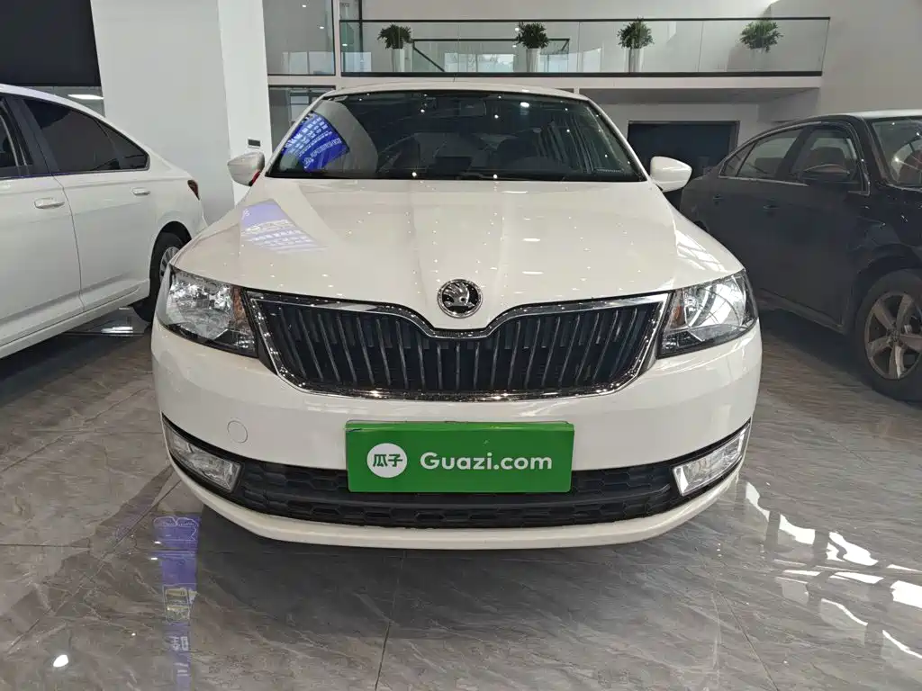 Skoda Rapid Spaceback 2016 — фото 3