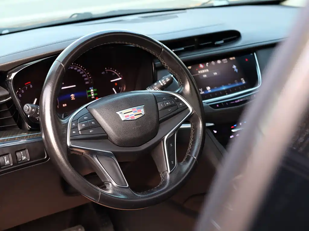 Cadillac XT5 2017 — фото 17