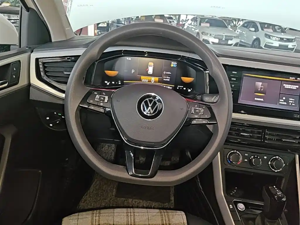 Volkswagen Polo 2023 — фото 11