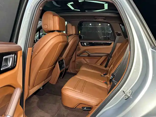 Porsche Cayenne 2022