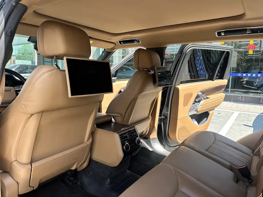 Land Rover Range Rover 2023 — фото 12