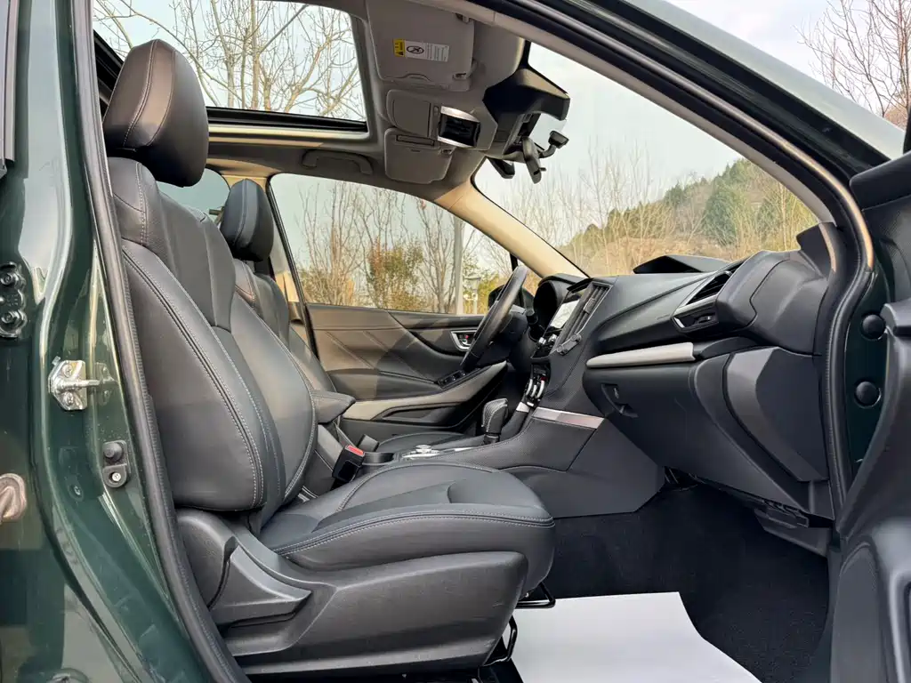 Subaru Forester 2023 — фото 18