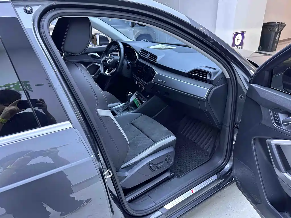 Audi Q3 2023 — фото 10