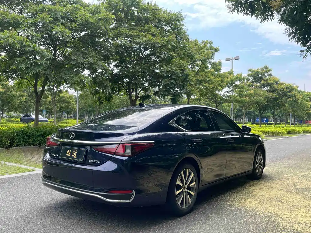 Lexus ES 2020 — фото 7