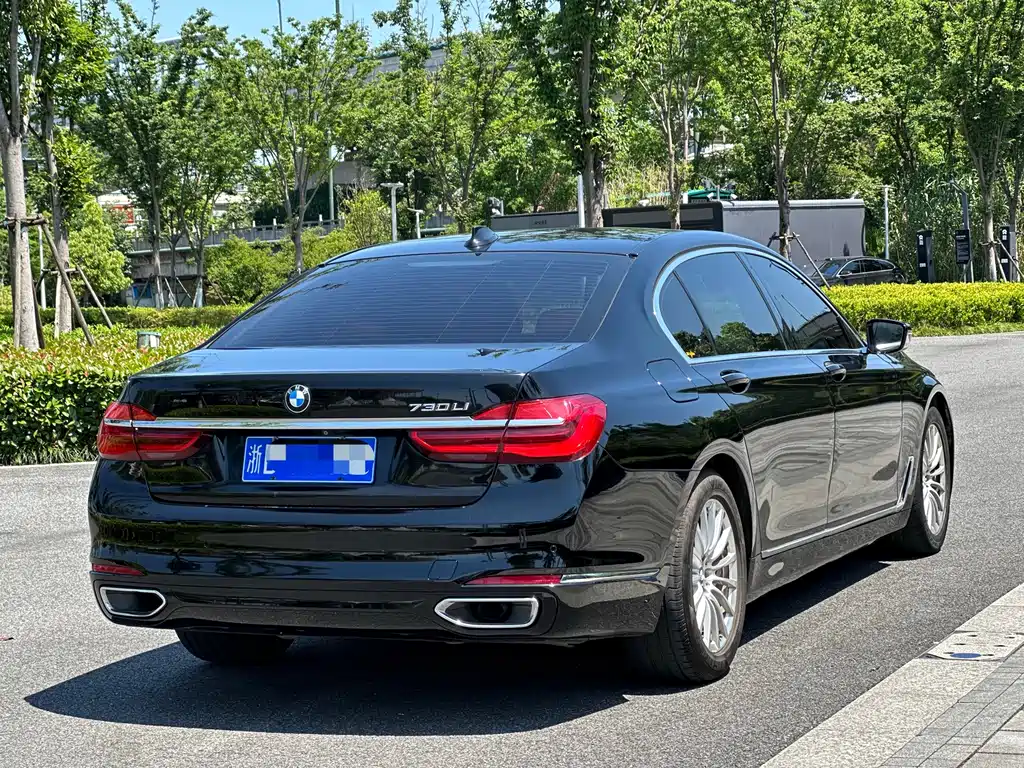 BMW 7 Series 2017 — фото 6