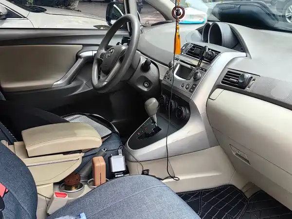 Toyota Yizhi 2013