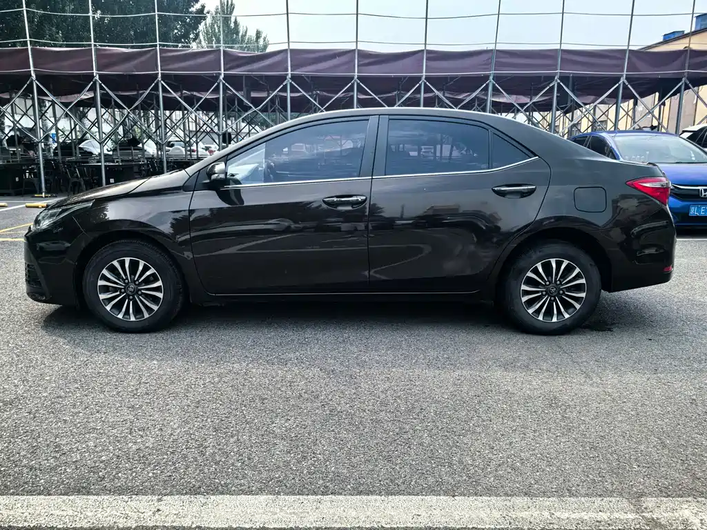 Toyota Corolla 2017 — фото 8