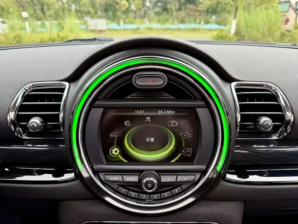 MINI Clubman 2018 — фото 14
