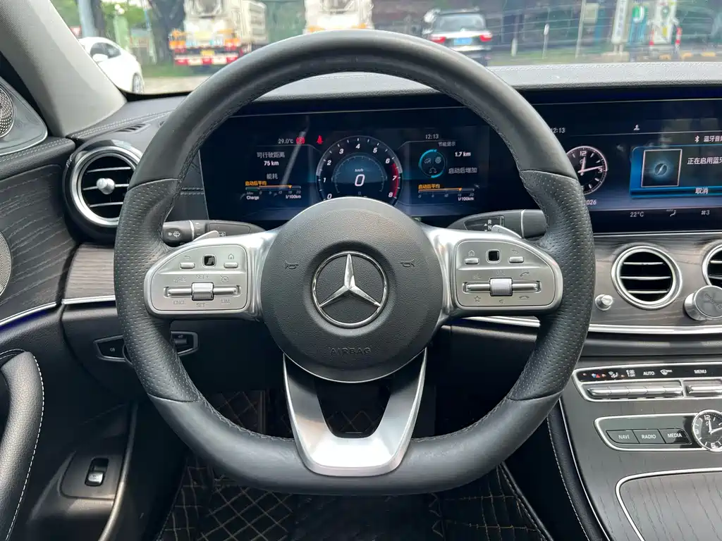 Mercedes-Benz E-Class 2020 — фото 13