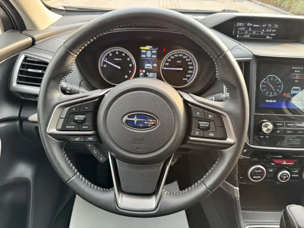 Subaru Forester 2023 — фото 12