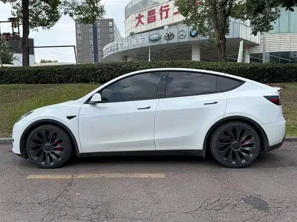 Tesla Model Y 2023