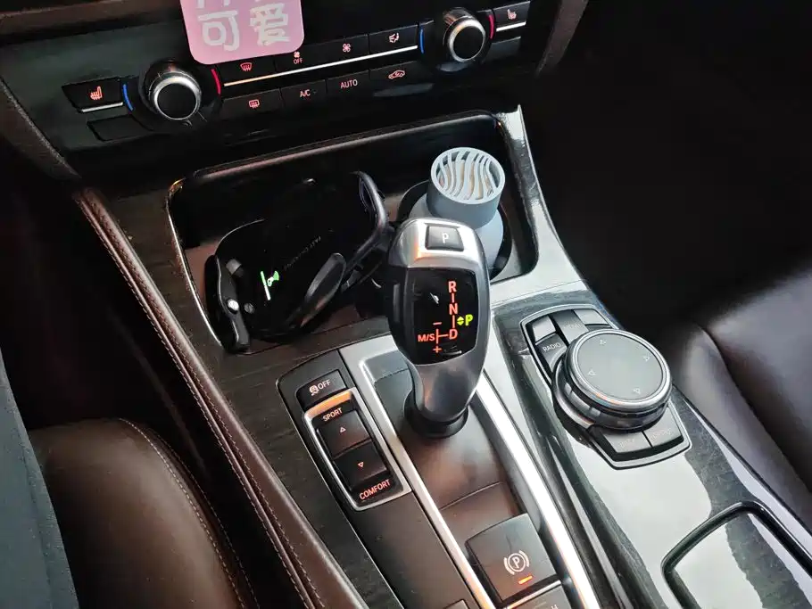 BMW 5 Series 2015 — фото 16