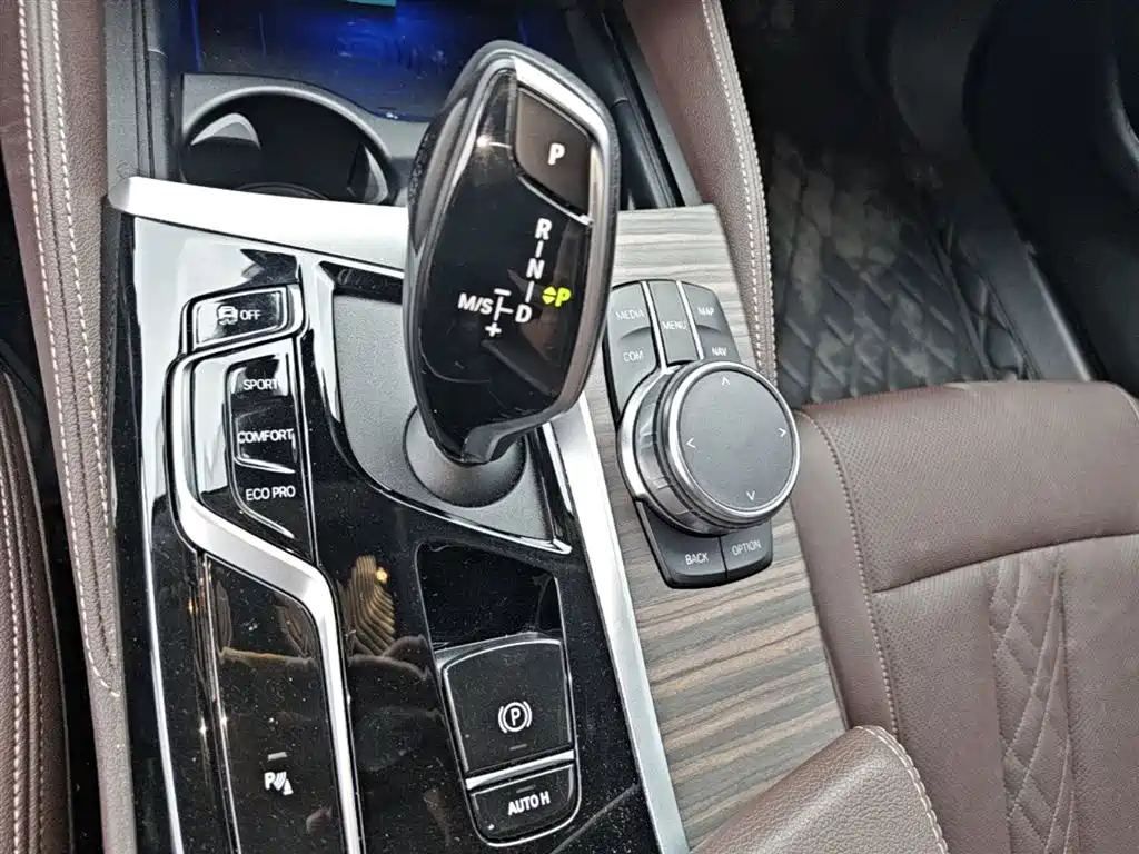 BMW 5 Series 2023 — фото 14