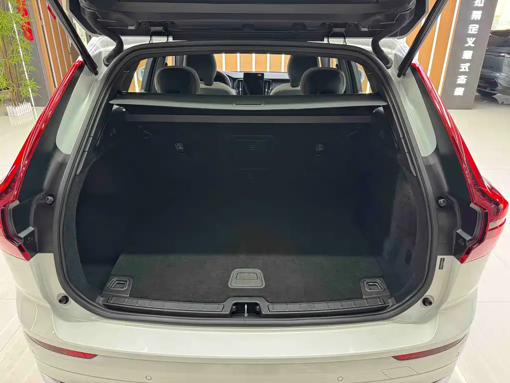 Volvo XC60 2025 — фото 17