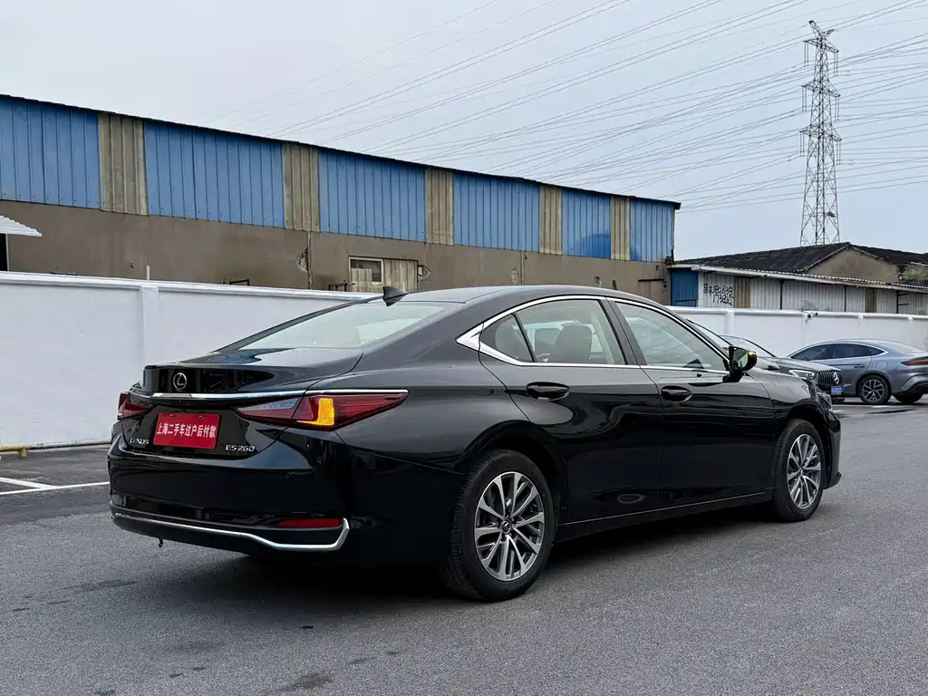 Lexus ES 2022 — фото 14