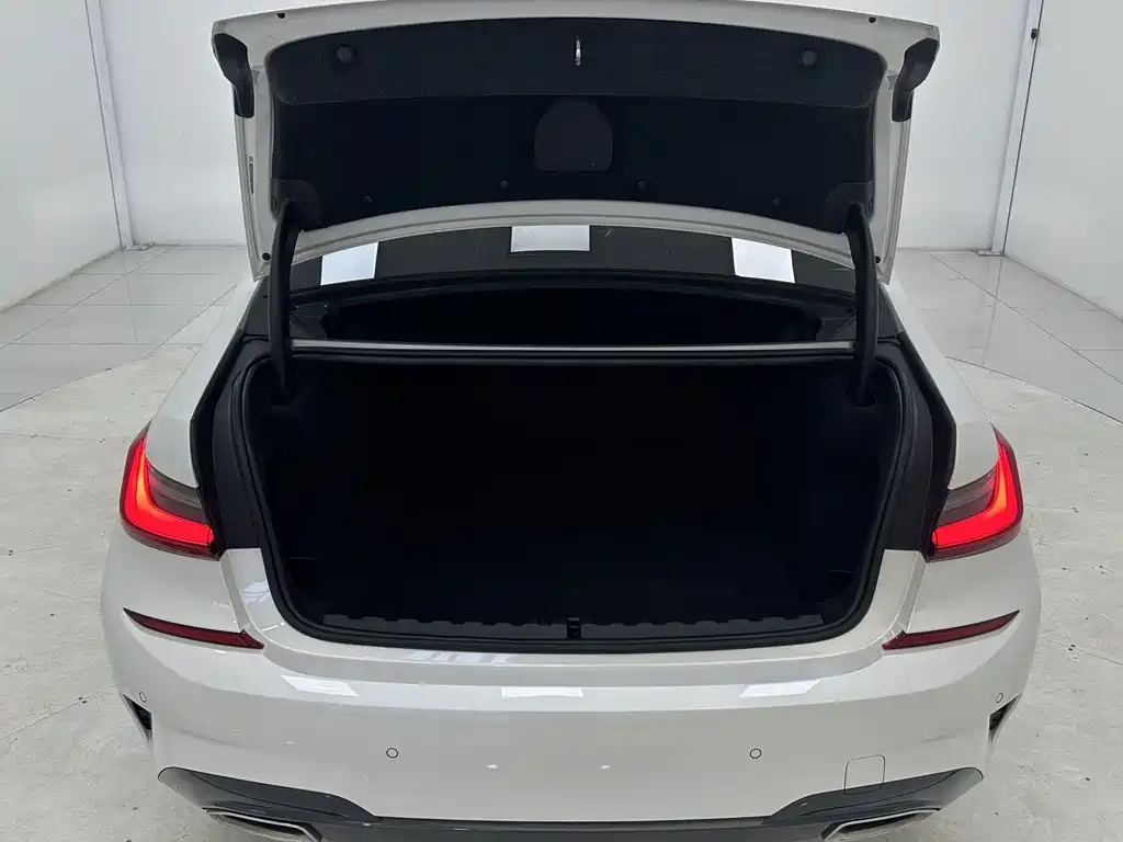 BMW 3 Series 2022 — фото 15
