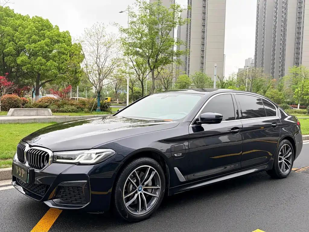 BMW 5 Series New Energy 2023 — фото 1
