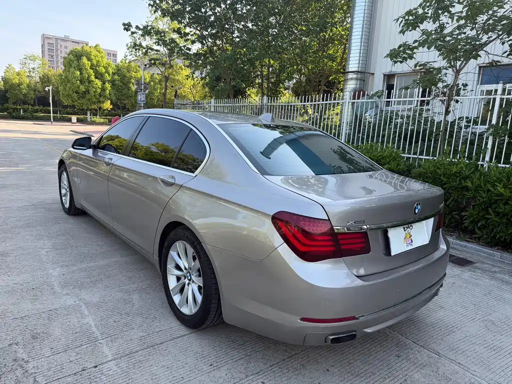 BMW 7 Series 2013 — фото 21