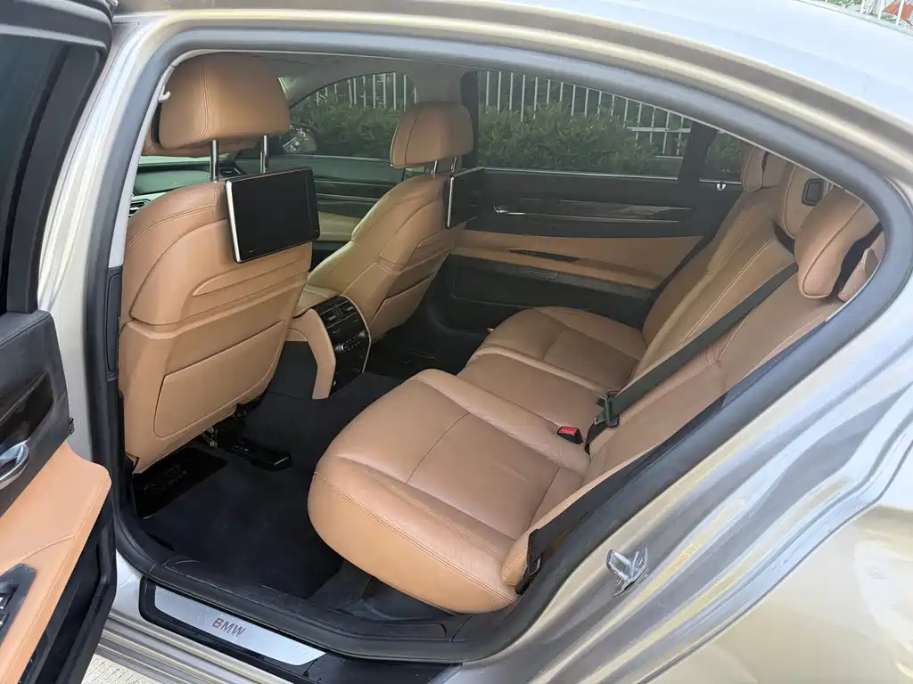 BMW 7 Series 2013 — фото 11