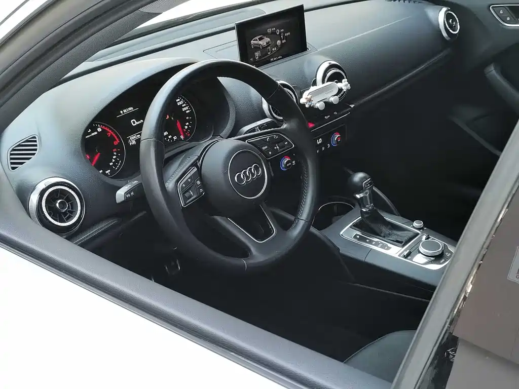 Audi A3 2018 — фото 14