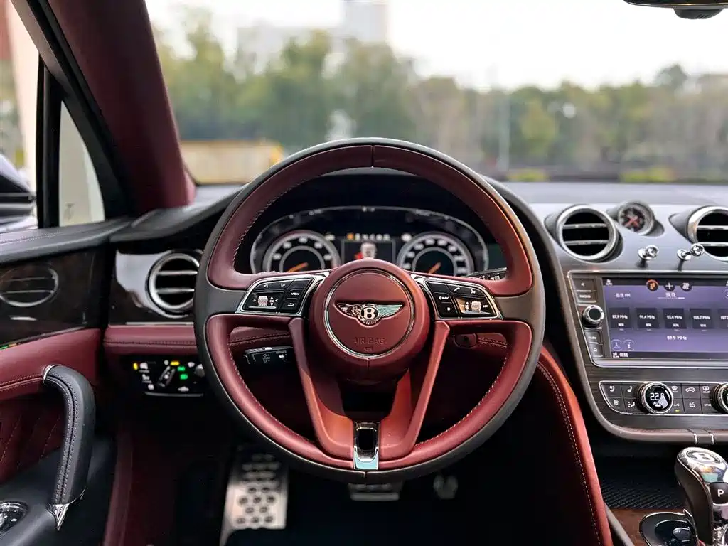 Bentley Bentayga 2018 — фото 4