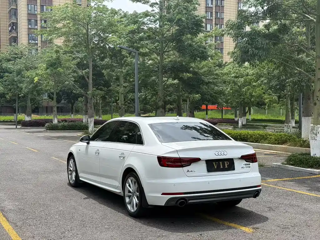 Audi A4L 2018