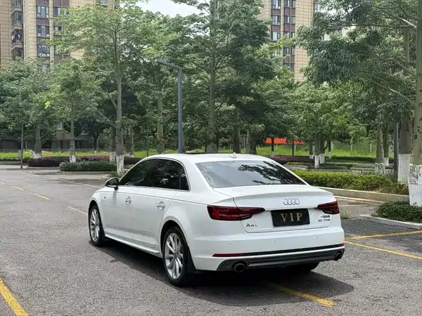 Audi A4L 2018