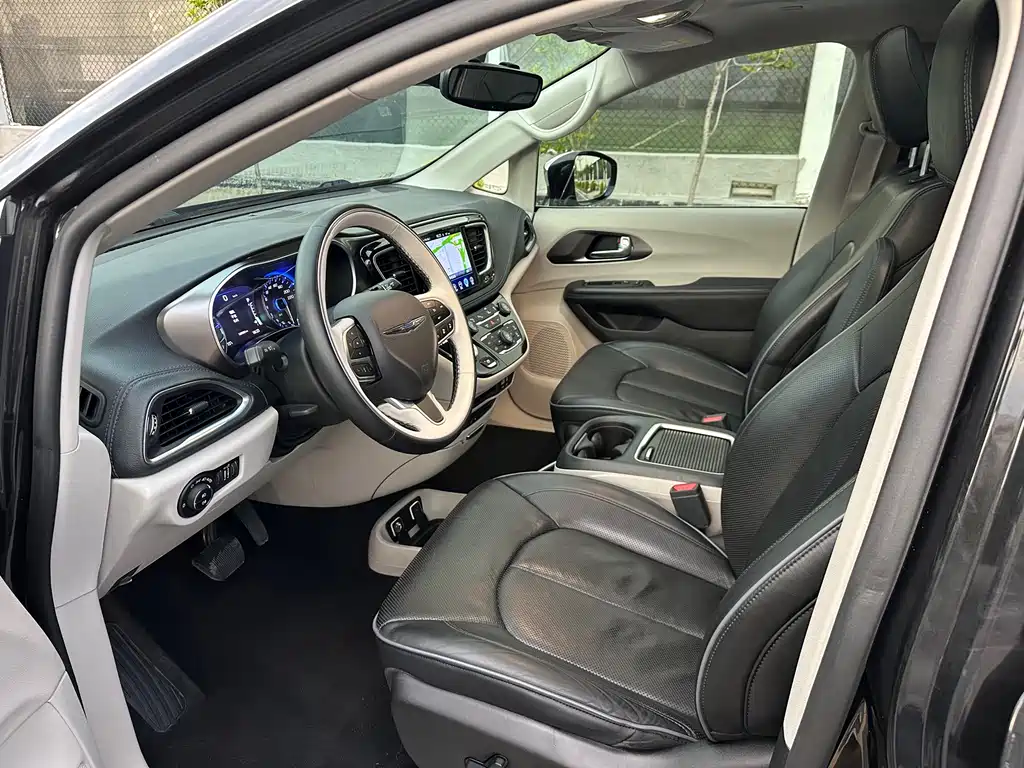 Chrysler Grand Voyager 2017 — фото 10