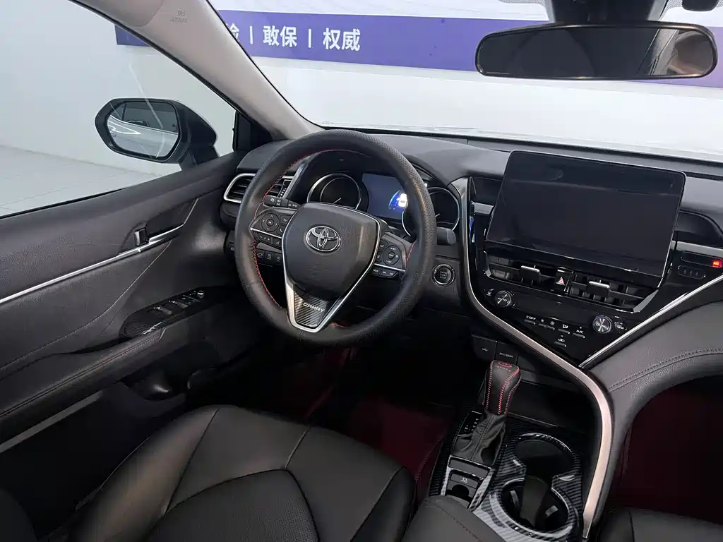 Toyota Camry 2021 — фото 18