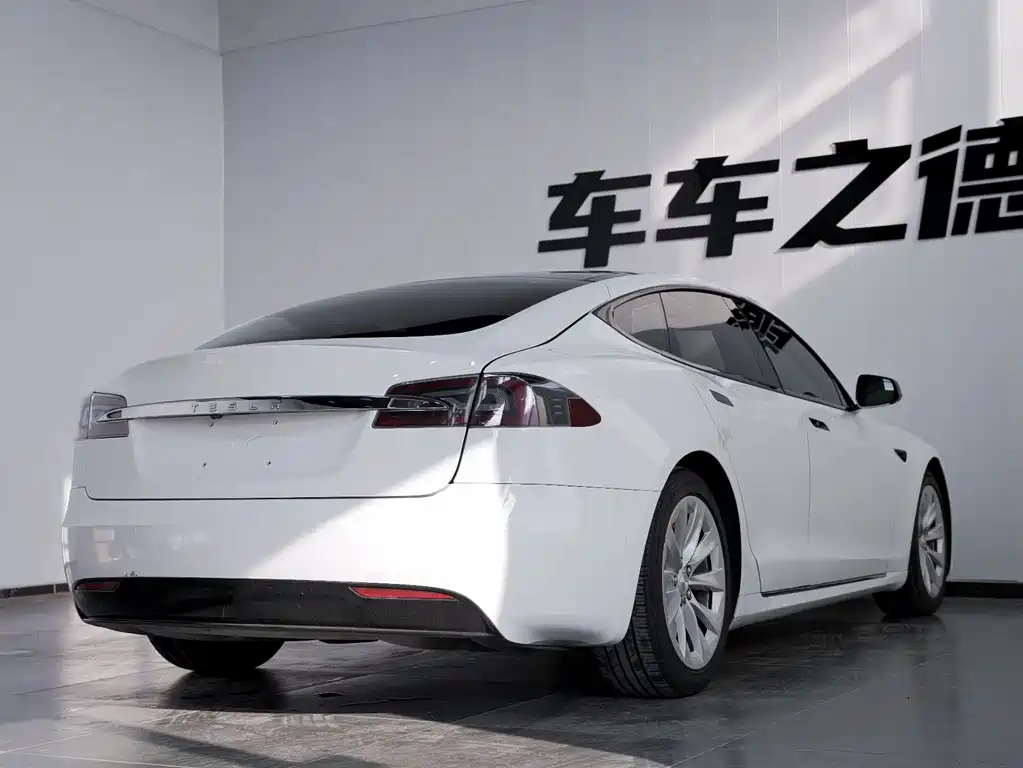 Tesla Model S 2016 — фото 18