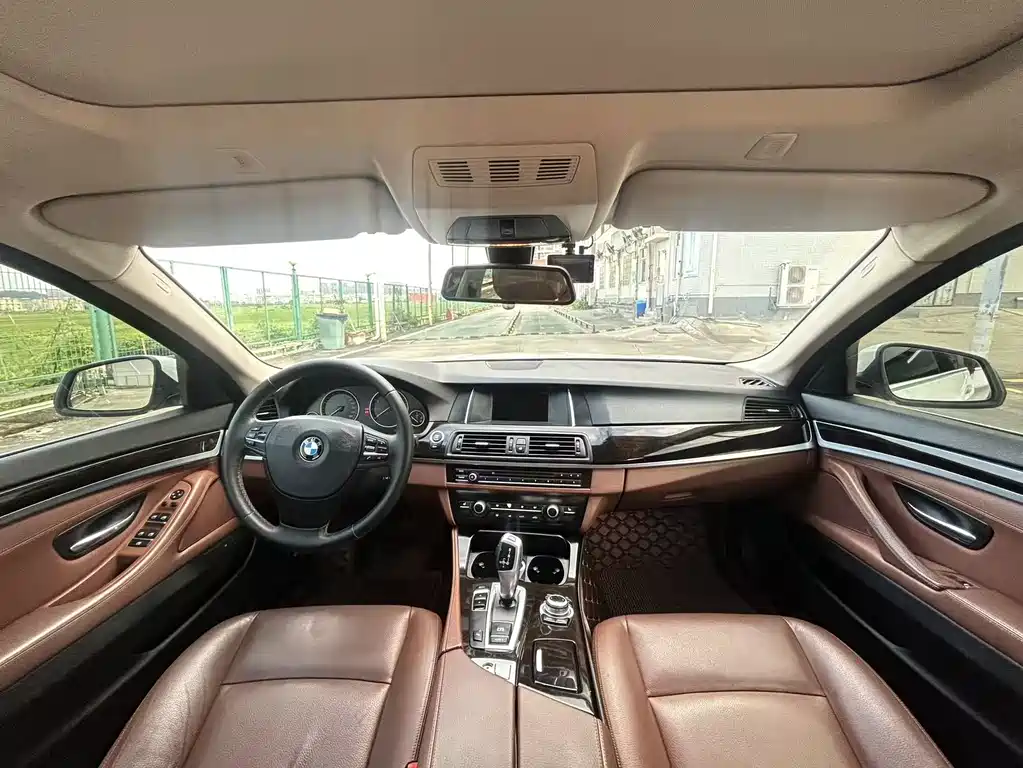BMW 5 Series 2016 — фото 9