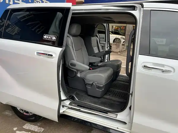 Toyota Sienna 2023