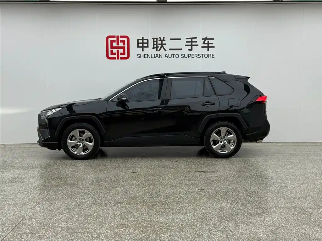 Toyota RAV4 2022 — фото 4
