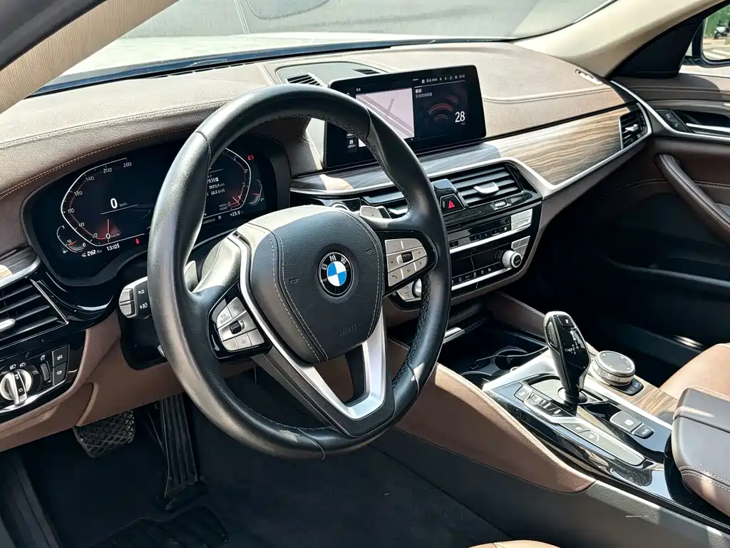 BMW 5 Series 2020 — фото 8