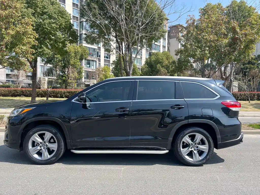 Toyota Highlander 2021