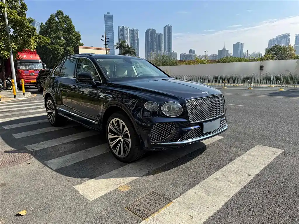Bentley Bentayga 2020 — фото 2
