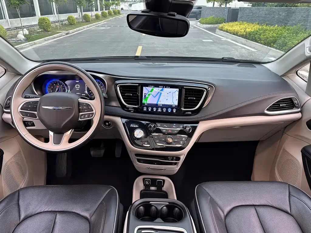 Chrysler Grand Voyager 2017 — фото 40