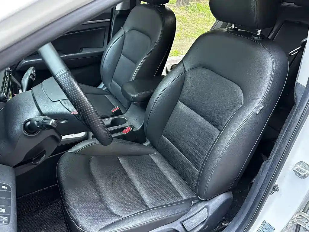 Hyundai Elantra 2020 — фото 14
