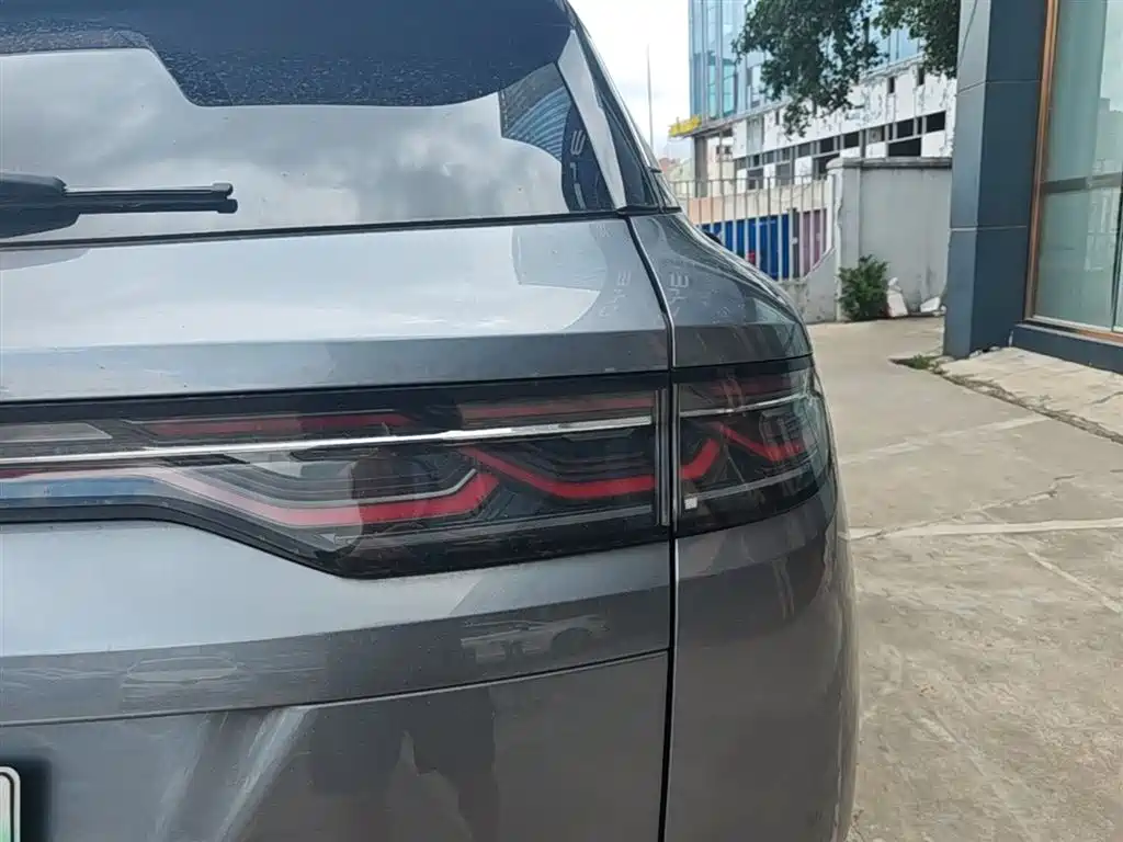 BYD L DM-i 2025 — фото 8
