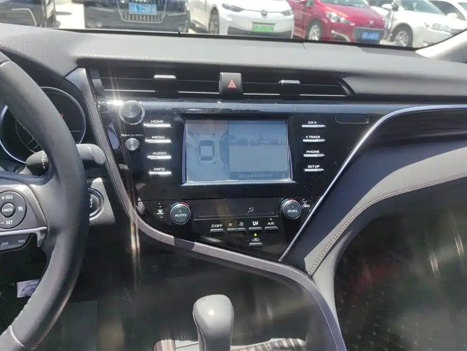 Toyota Camry 2018 — фото 13