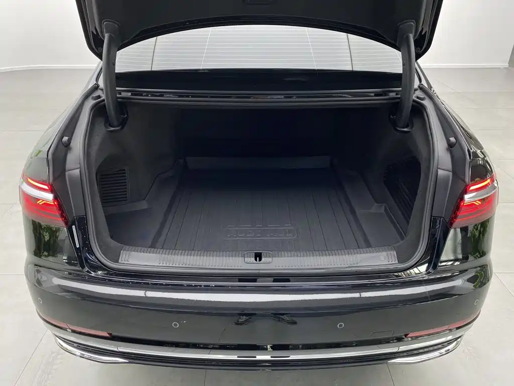 Audi A8 2023 — фото 28