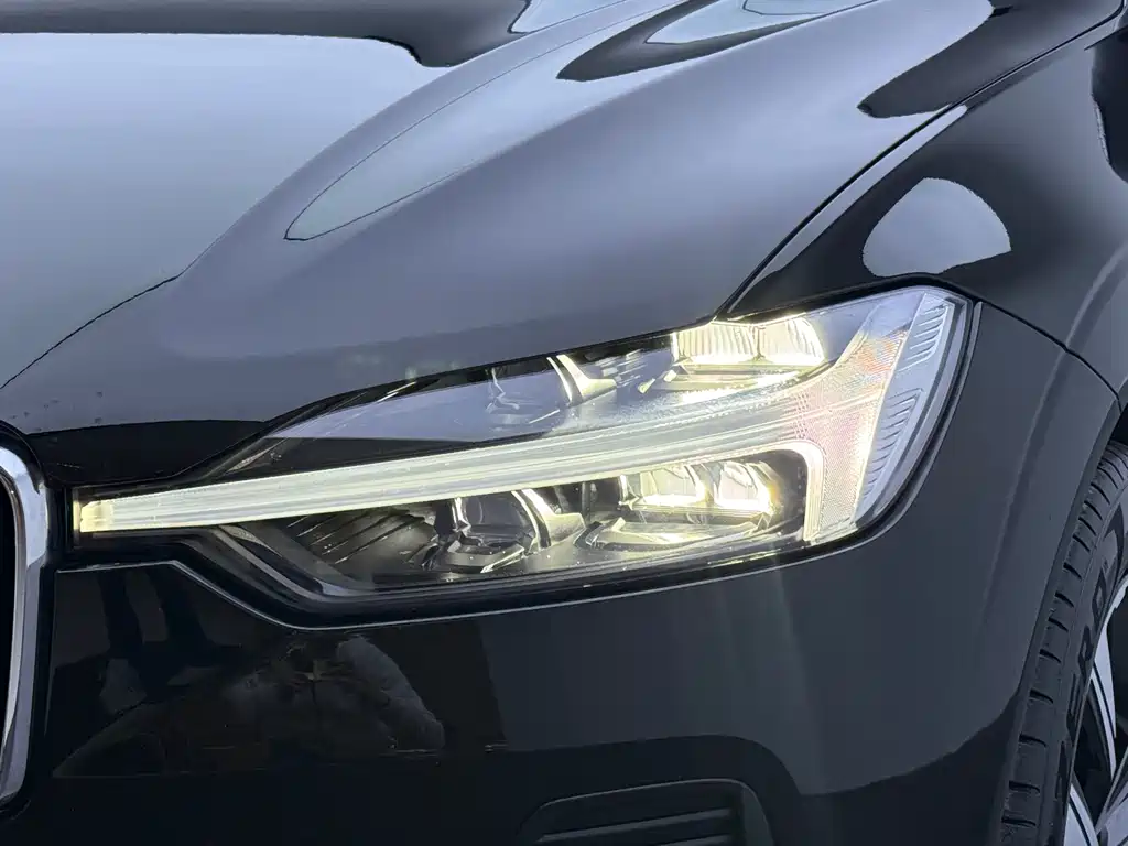 Volvo XC60 2023 — фото 4
