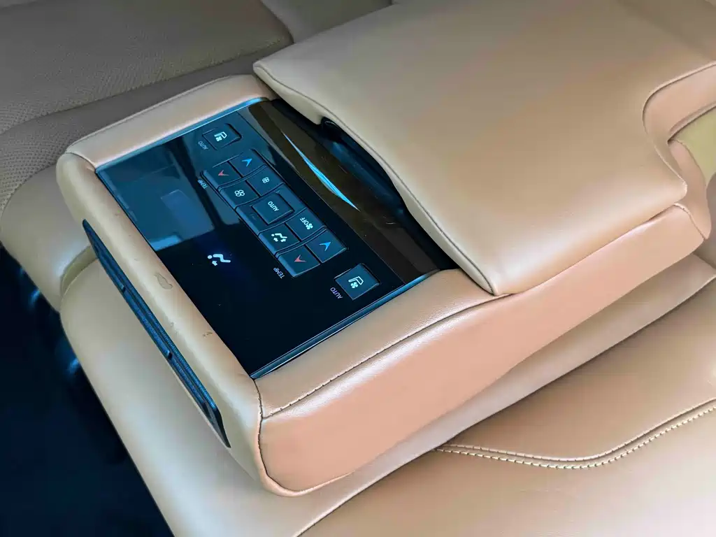 Lexus LX 2019 — фото 18