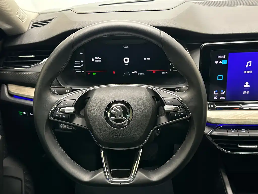 Skoda Octavia 2022 — фото 20