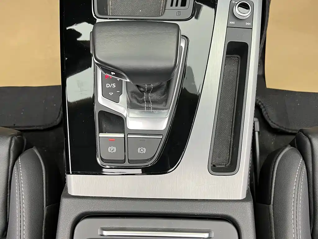 Audi Q5L 2021 — фото 19