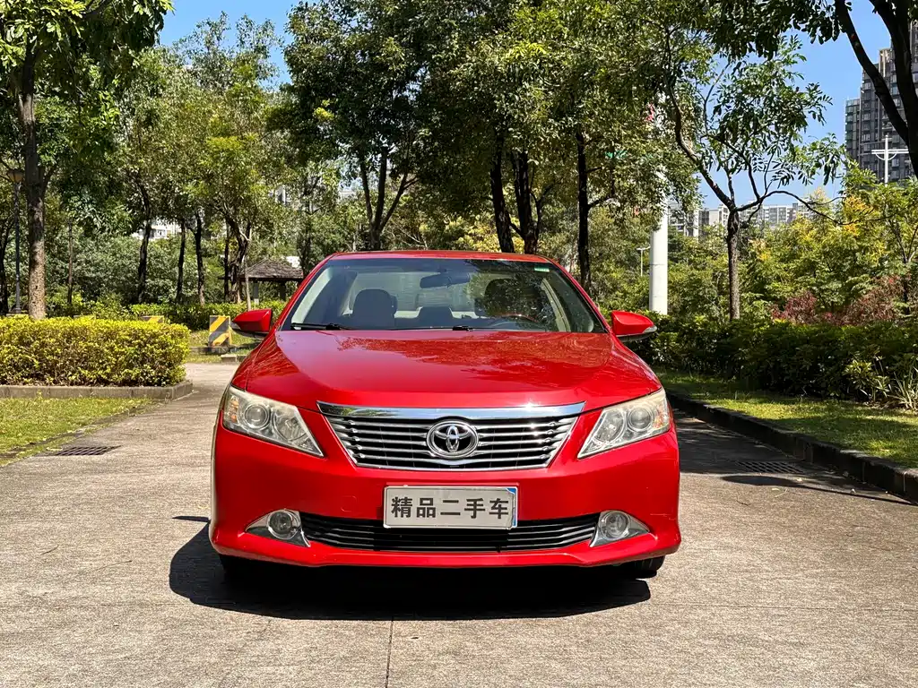 Toyota Camry 2014 — фото 2