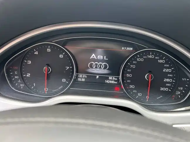 Audi A8 2016 — фото 10