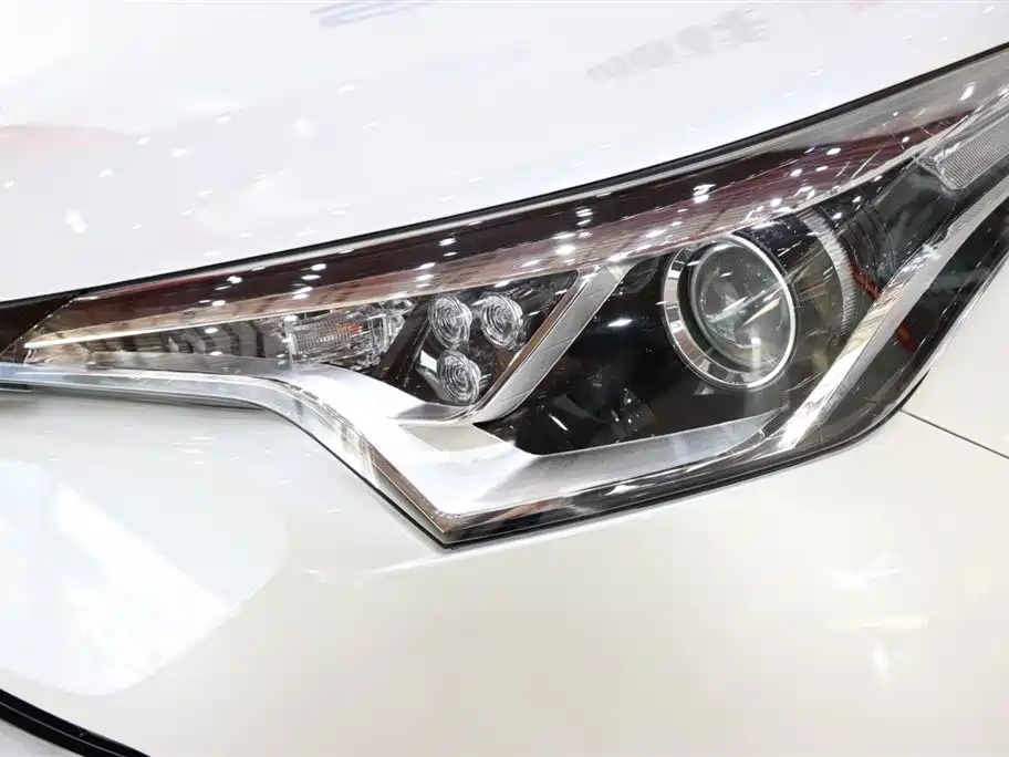 Toyota C-HR 2021 — фото 18