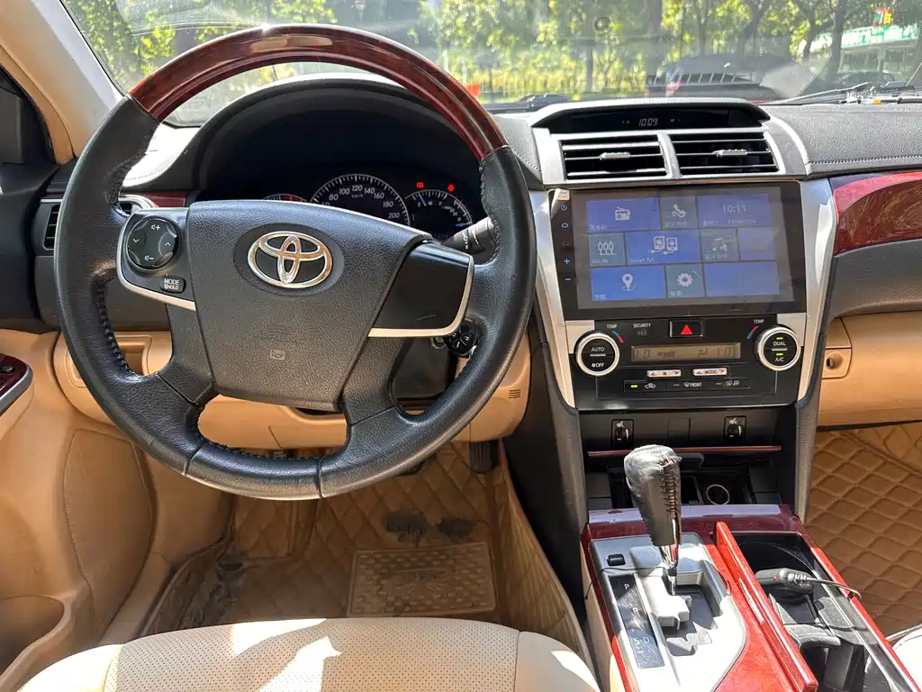 Toyota Camry 2014 — фото 14